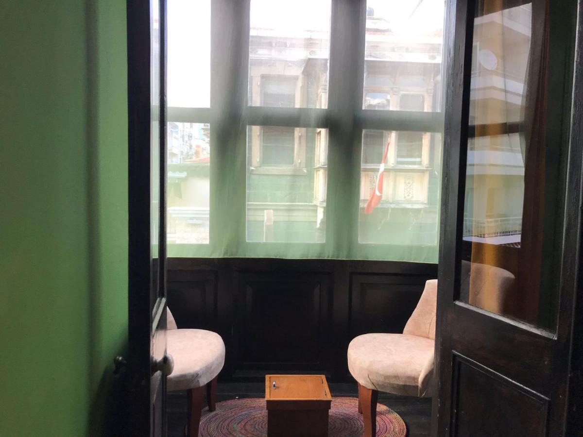 Titan House Hostel İzmir Buitenkant foto