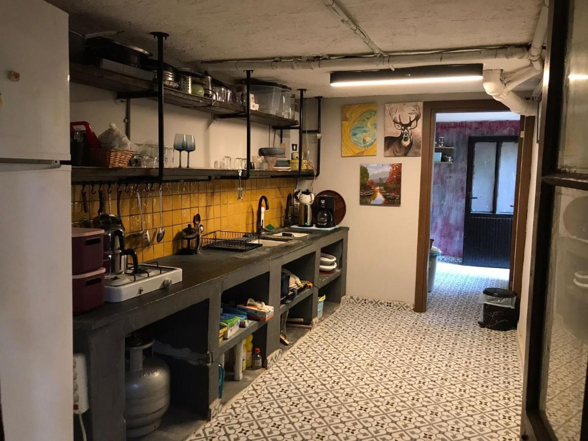 Titan House Hostel İzmir Buitenkant foto