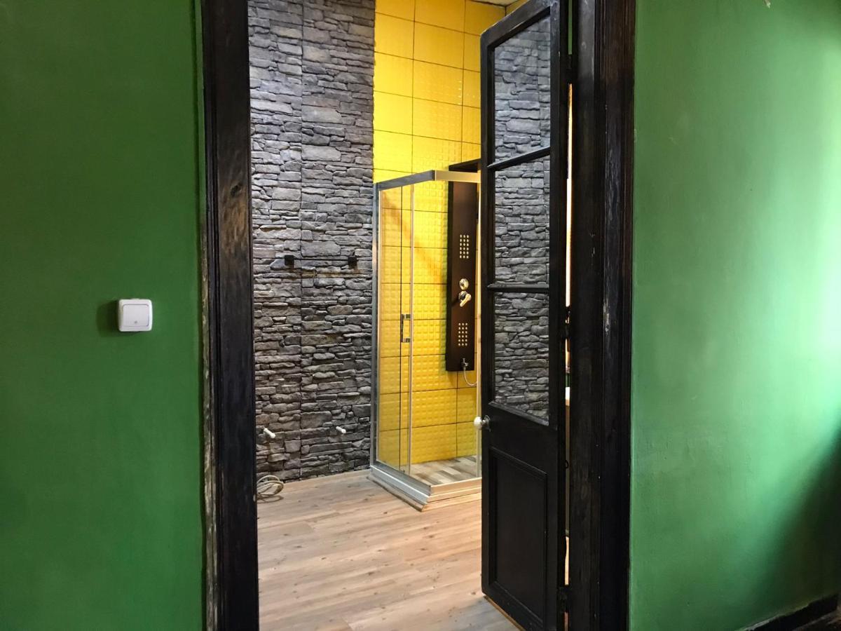 Titan House Hostel İzmir Buitenkant foto