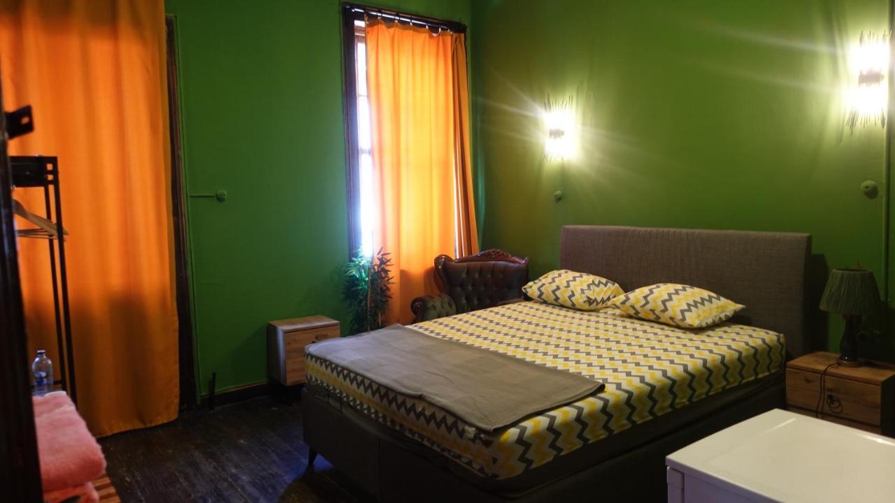 Titan House Hostel İzmir Buitenkant foto