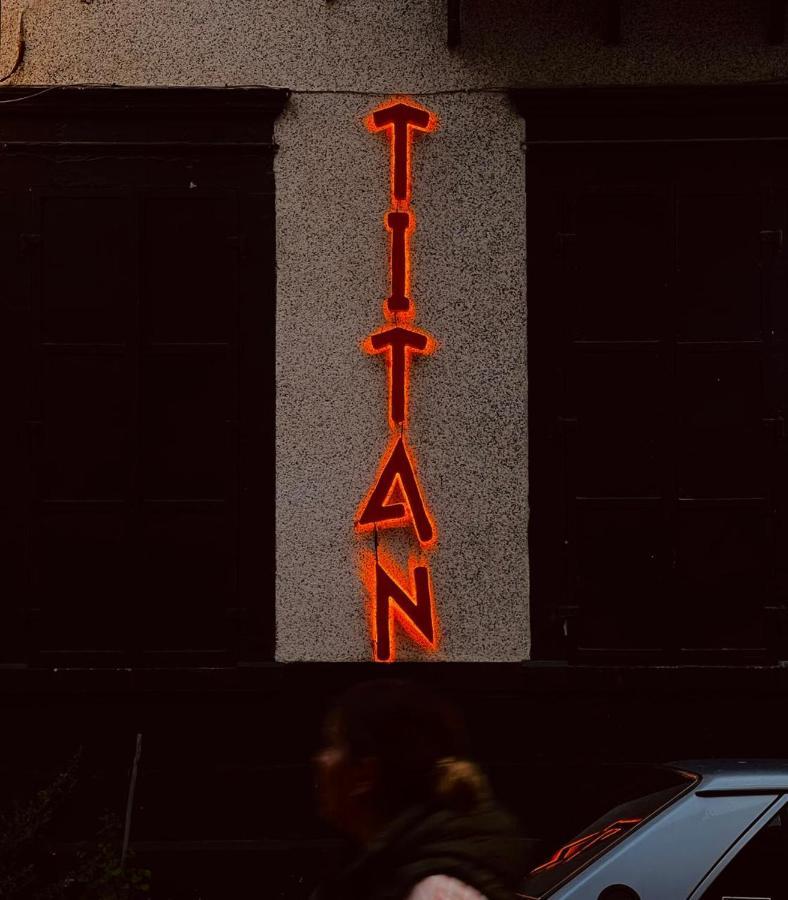 Titan House Hostel İzmir Buitenkant foto
