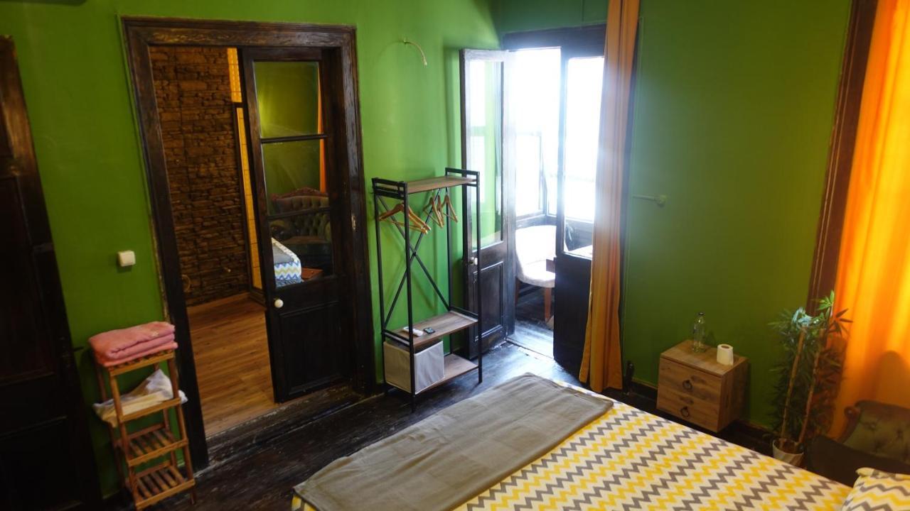Titan House Hostel İzmir Buitenkant foto