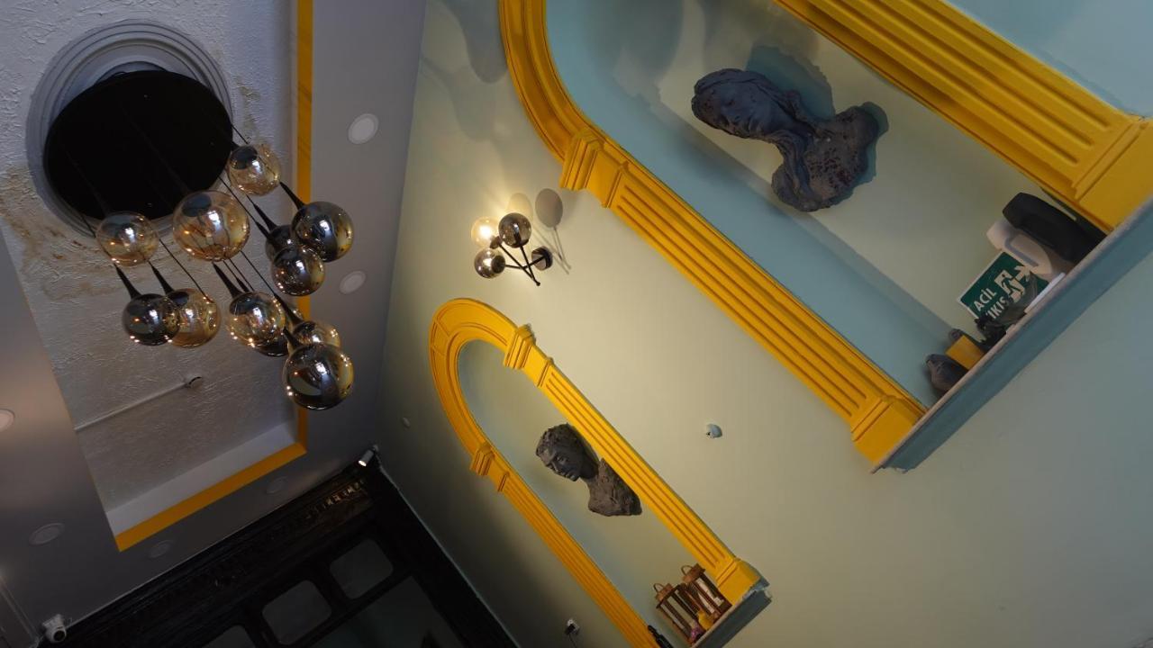 Titan House Hostel İzmir Buitenkant foto