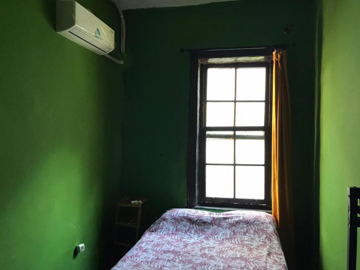 Titan House Hostel İzmir Buitenkant foto